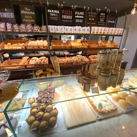 Bellavista , Bright And Stylish Two Bedroom In The Historic Center アパート ラヴェンナ