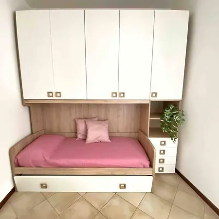 Bellavista , Bright And Stylish Two Bedroom In The Historic Center アパート