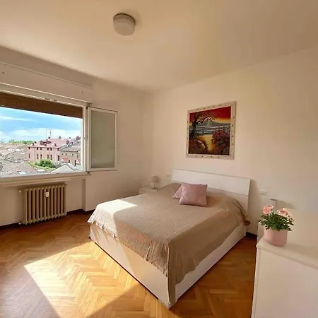 Bellavista , Bright And Stylish Two Bedroom In The Historic Center