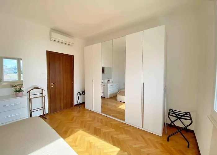 Bellavista , Bright And Stylish Two Bedroom In The Historic Center *