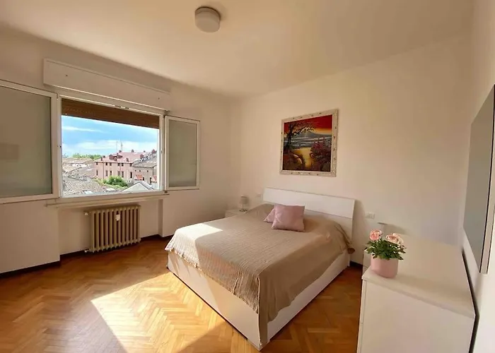 Bellavista , Bright And Stylish Two Bedroom In The Historic Center